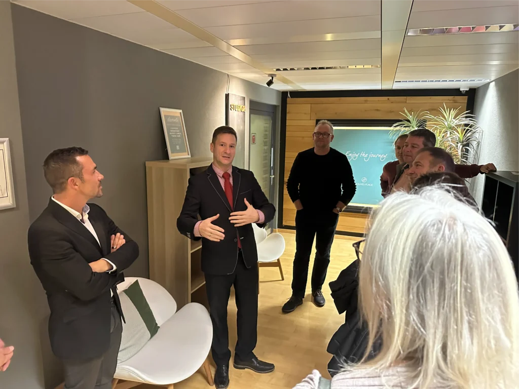 Spannende Holmes-Place-Besichtigung mit Istvan Sandor