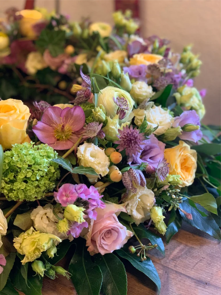 Stilvolle Trauerkränze sind eine der Stärken von RASCHLE